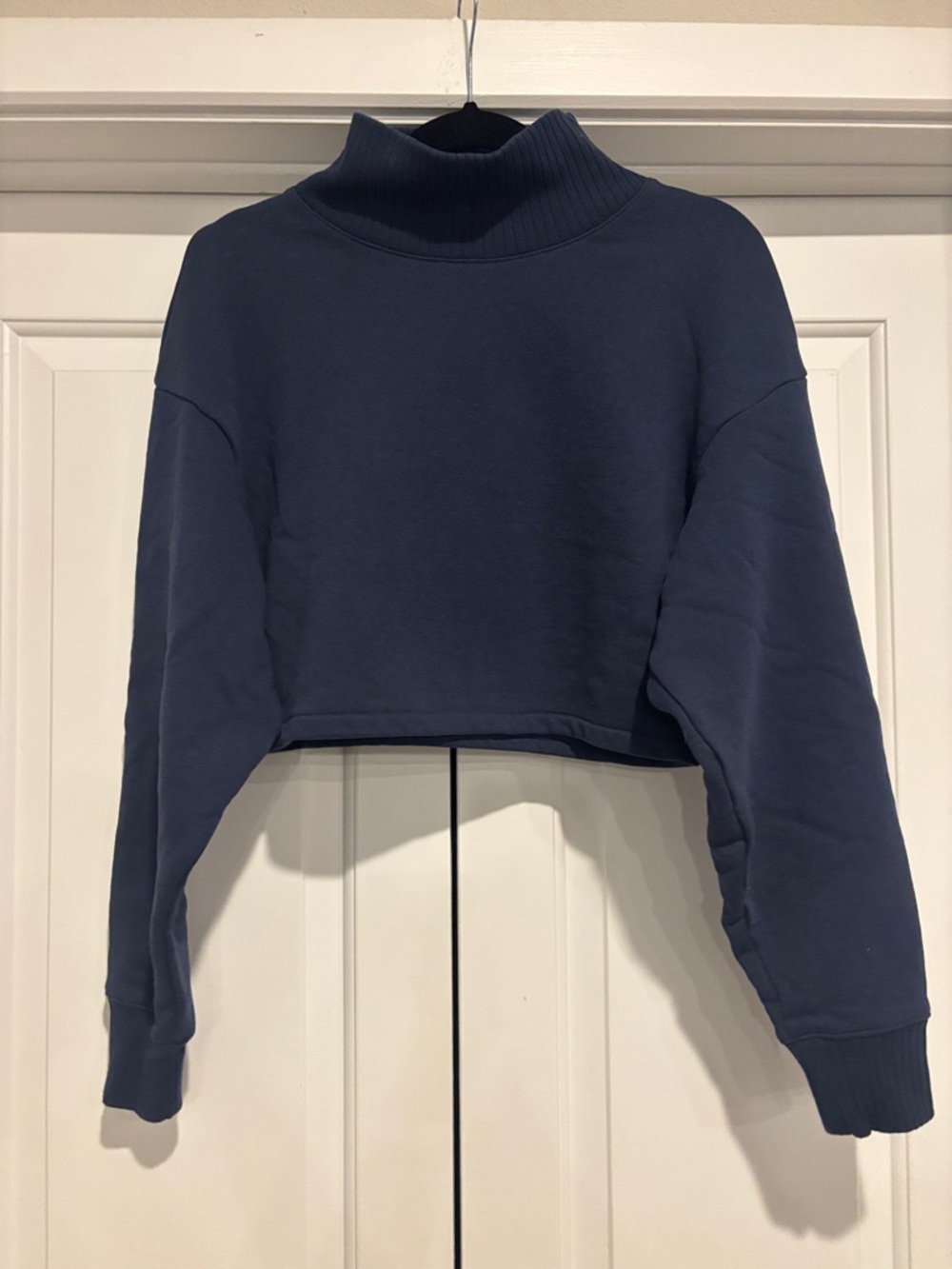 ALO Serenity Crop Pullover